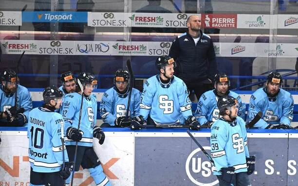 Hokejisti Slovana potrebujú vyhrávať a&nbsp;zároveň dúfať v&nbsp;zakopnutie Nitry.