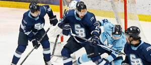 Zľava obrancovia HC Slovan Bratislava Ryan O Connor a Patrik Maier.