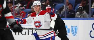 Juraj Slafkovský oslavuje gól v NHL.