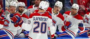 Juraj Slafkovský siaha na 70-bodovú métu v základnej časti NHL.