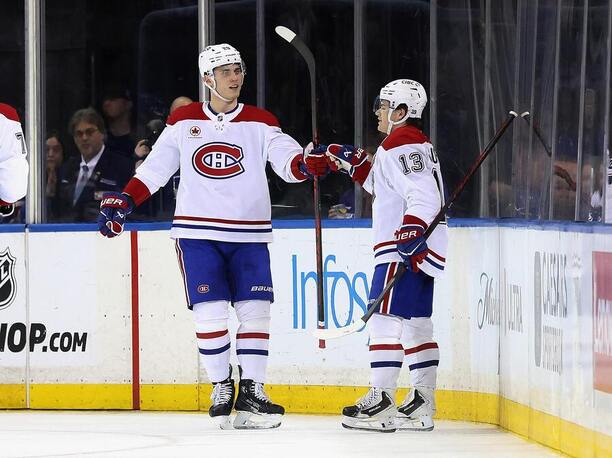 Juraj Slafkovský (vľavo) s&nbsp;Coleom Caufieldom.