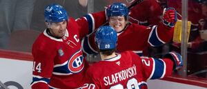 Prvý útok Montrealu: zľava Nick Suzuki, Cole Caufield a Juraj Slafkovský.