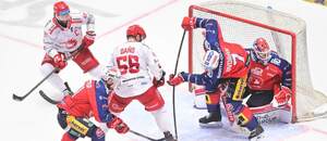 V strede slovenský útočník HC Oceláři Třinec Marko Daňo.