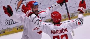 Marko Daňo a Martin Marinčin (obaja HC Oceláři Třinec).
