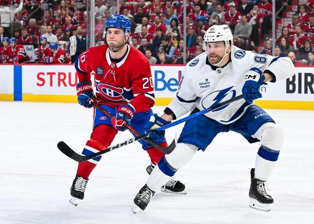 Vľavo Juraj Slafkovský (Montreal), vpravo Erik Černák (Tampa Bay).