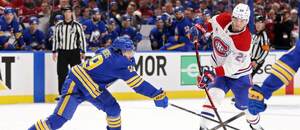 Juraj Slafkovský v akcii proti Buffalu Sabres v play-off NHL 2025/2026.