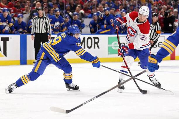 Juraj Slafkovský v&nbsp;akcii proti Buffalu Sabres v&nbsp;play-off NHL 2025/2026.