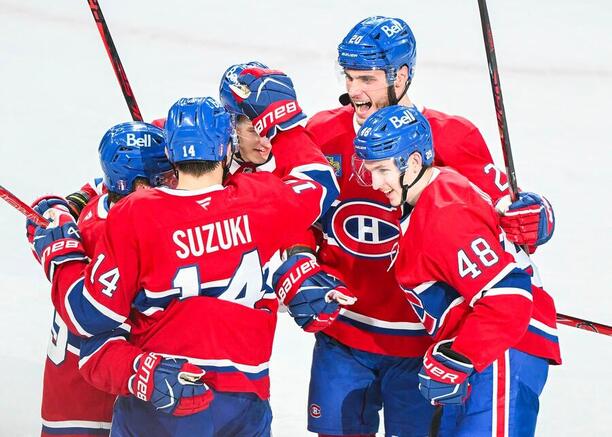 Montreal s&nbsp;Jurajom Slafkovským vedie nad&nbsp;Buffalom 2:1 na&nbsp;zápasy.