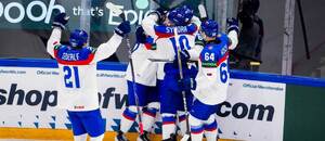 Slovenská radosť po góle do siete Talianska na MS v hokeji 2026.