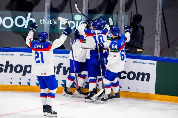 Slovenská radosť po góle do siete Talianska na MS v hokeji 2026.