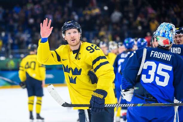 Útočník Gabriel Landeskog máva divákom po&nbsp;zápase s&nbsp;Talianskom.