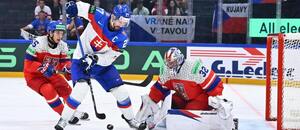 Marek Hrivík v zápase Slovenska s Českom na MS v hokeji 2026.