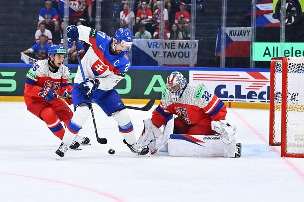 Marek Hrivík v zápase Slovenska s Českom na MS v hokeji 2026.
