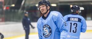 Samuel Buček je už opäť vo farbách HC Slovan Bratislava.