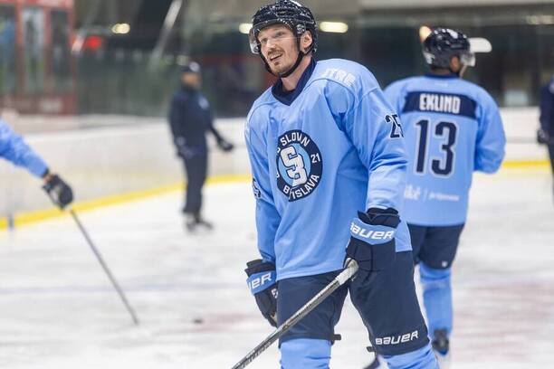 Samuel Buček je už opäť vo&nbsp;farbách HC Slovan Bratislava.