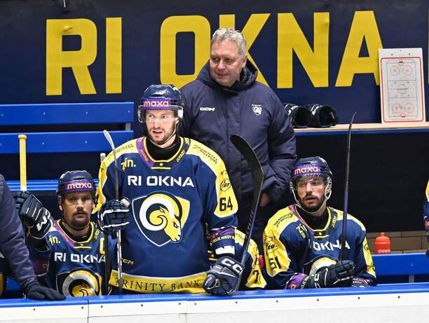 Slovenský tréner Peter Oremus s&nbsp;hráčmi Zlína počas finále Maxa Ligy.