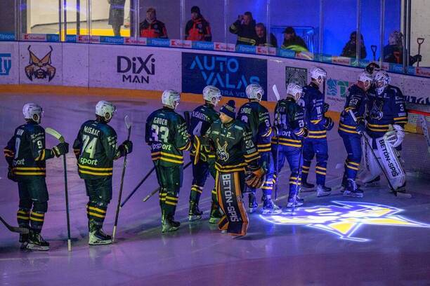 Nástup hokejistov Spišskej Novej Vsi.