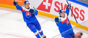 Adam Sýkora (vľavo) a Martin Chromiak na MS v hokeji 2026.