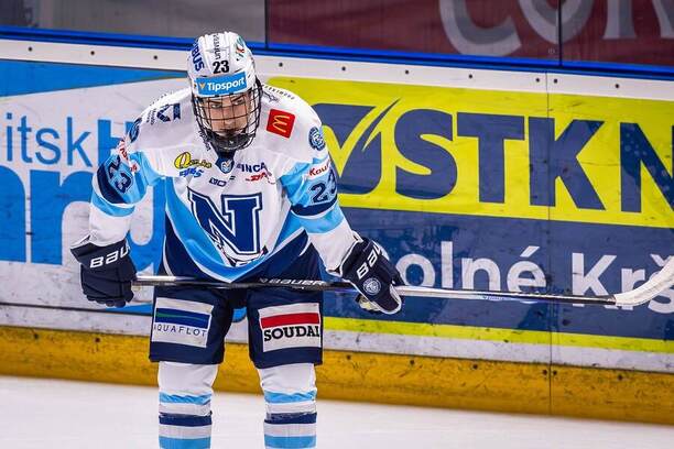 Obranca HK Nitra Oliver Botka.