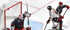 Samuel Vyletelka (HC Prešov) inkasuje gól v zápase proti HC Košice.