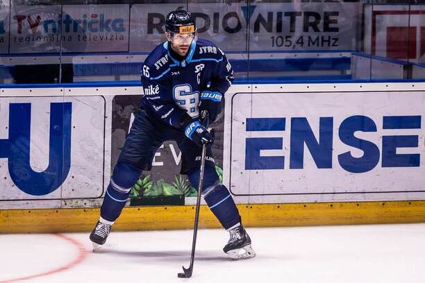 Útočník Tomáš Marcinko v&nbsp;drese HC Slovan Bratislava.