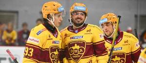 Na snímke radosť hráčov HK Dukla Trenčín po vyrovnávajúcom góle počas zápasu 7. kola hokejovej Tipsport ligy HK Dukla Trenčín - HK Spišská Nová Ves.