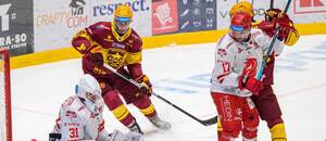 Brankár HC Prešov Brandon Maxwell v bránke proti Dukle Trenčín.