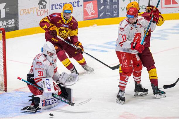 Brankár HC Prešov Brandon Maxwell v&nbsp;bránke proti Dukle Trenčín.