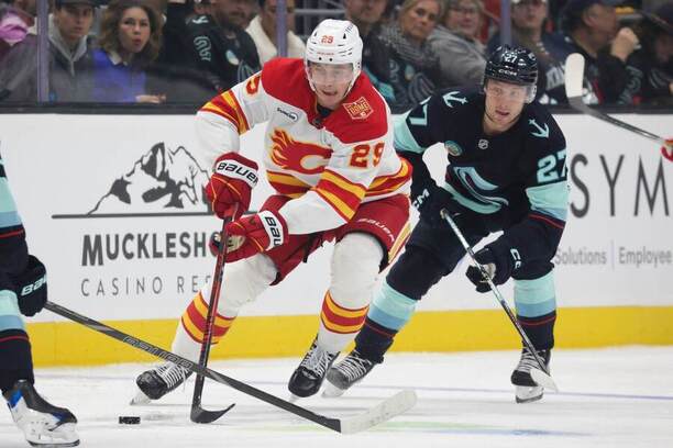Samuel Honzek bude Calgary Flames chýbať niekoľko týždňov aj v&nbsp;sezóne 2026/27.