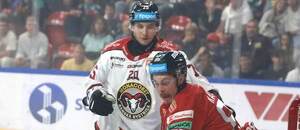 Na snímke zľava Dávid Stránsky (Banská Bystrica), brankár Banskej Bystrice Eugen Rabčan, Tanner Kaspick (Zvolen) a Christian Michalčin (Banská Bystrica) počas zápasu 1. kola Tipsport ligy HC MONACObet Banská Bystrica - HKM Zvolen.