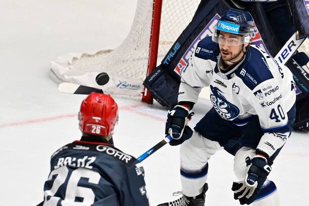 Obranca HK Poprad Martin Lefebvre.